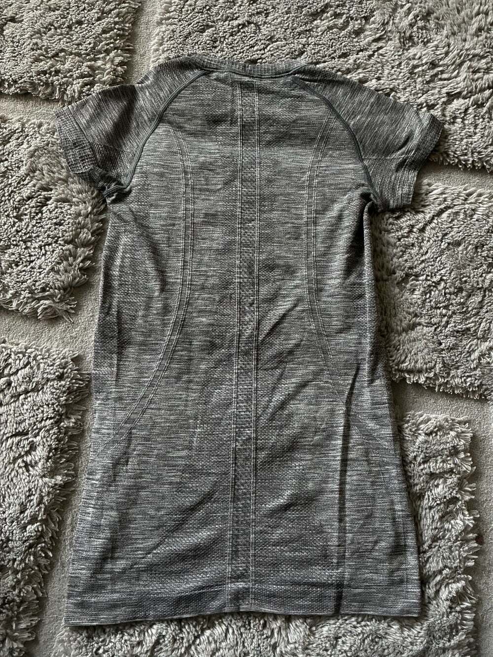 Lululemon Swiftly Tech Short Sleeve  Size 4